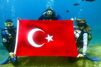 Divers in Fethiye dived into the depths of the Mediterranean Sea to unfurl the Turkish flag to mark August 30 Victory Day. (AA Photo)