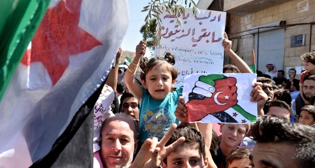 من مظاهرات خرجت في إدلب وريفها لتجديد مطالب الأهالي بإسقاط النظام وحماية المنطقة