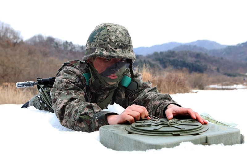 A picture made available 09 February 2017 shows a soldier placing an anti-tank mine during a military drill in Hwacheon County, Gangwon Province, South Korea, 08 February 2017. (EPA Photo)