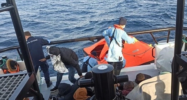 خفر السواحل التركي ينقذ المهاجرين IHA