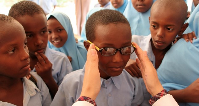 نسبة كبيرة من الطلاب لا يستطيعون شراء النظارات الطبية لغلائها الأناضول