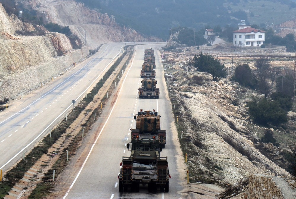 Preparations for an offensive in northern Syria continue with the deployment of military troops to the border.