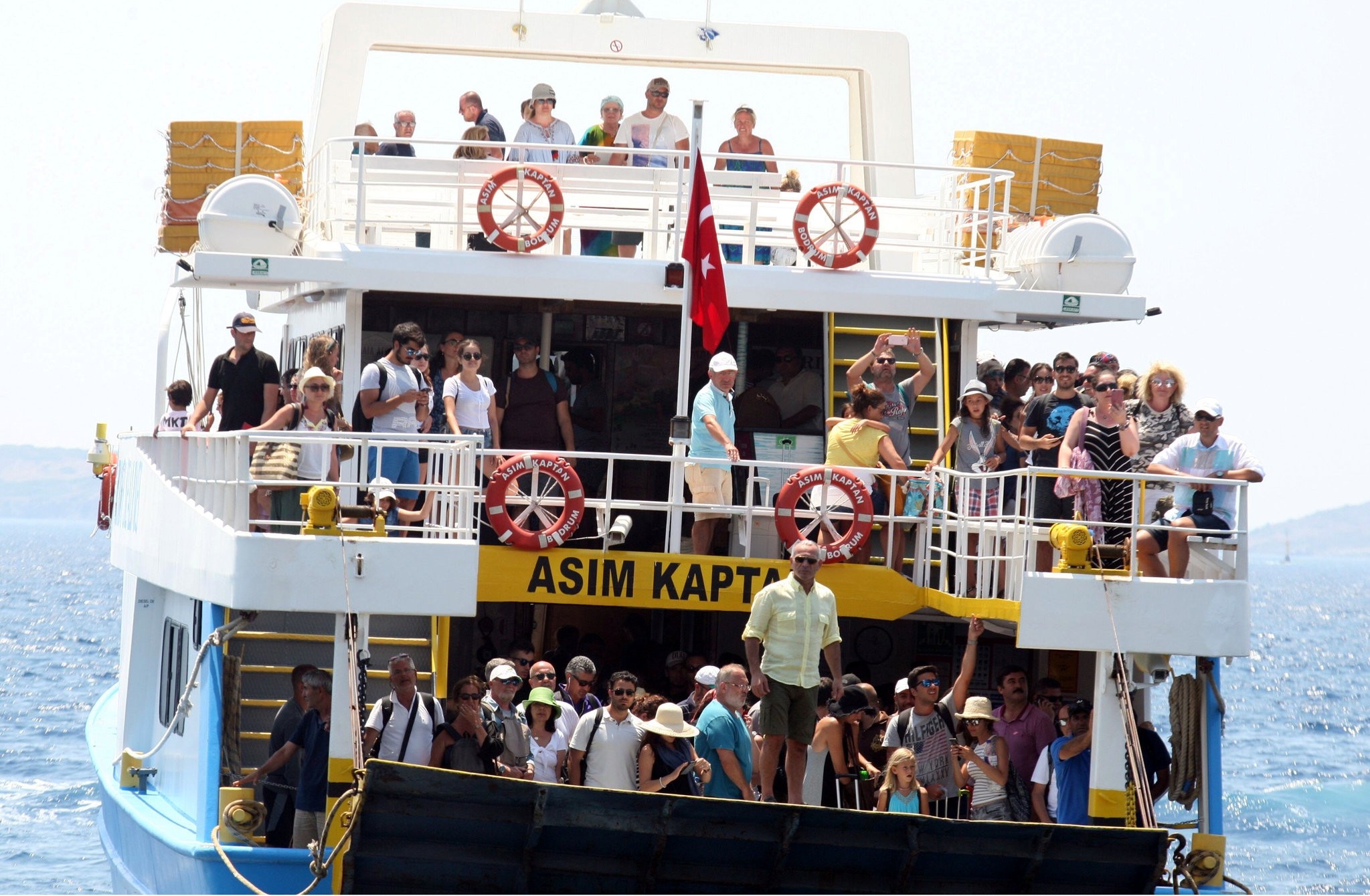 Tourists arrive from the Greek island of Kos by boat after an earthquake to the Turkish resort town of Bodrum, Turkey, July 21, 2017. (Reuters Photo)