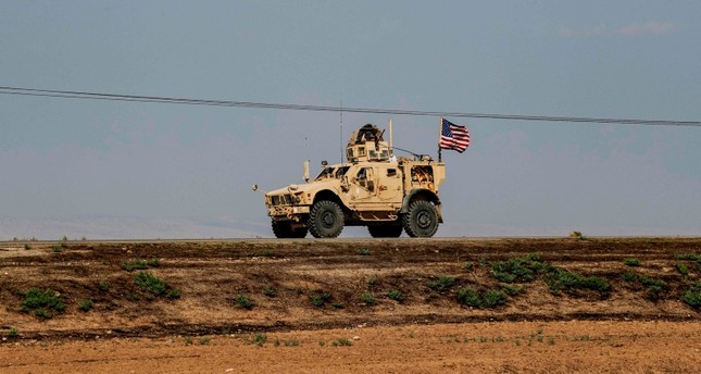 قافلة أمريكية قادمة من العراق باتجاه مدينة القامشلي السورية الفرنسية