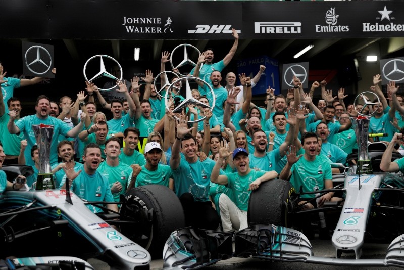 Mercedes drivers Lewis Hamilton and Valtteri Bottas, Executive Director Toto Wolff and team members pose after winning the constructors' championship at the Autodromo Jose Carlos Pace, Interlagos, Sao Paulo, Brazil, Nov. 11, 2018 (Reuters Photo)