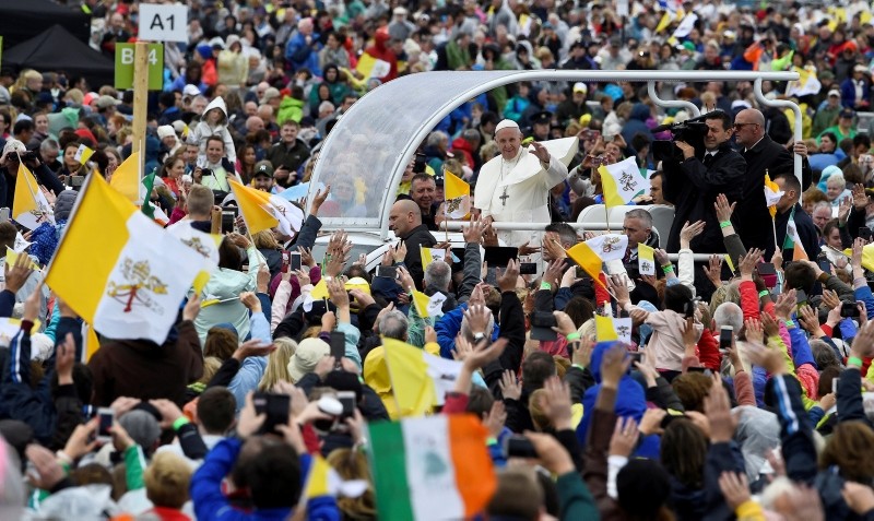 Pope Francis arrives to lead the World Meeting of Families closing mass in Phoenix Park, Dublin, Ireland, August 26, 2018. (REUTERS Photo)