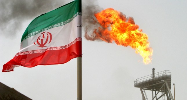 إيران تعلن أنها تبيع نفطها بطرق غير تقليدية رغم العقوبات الأمريكية