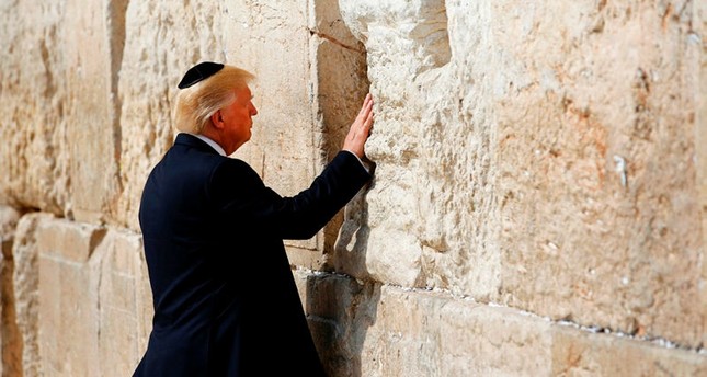 دونالد ترامب أول رئيس أمريكي يزور حائط البراق في القدس