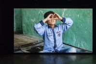 Erkan u00d6zgenu2019s u201cWonderlandu201d (2016) video project focuses on the nearly six-year war in Syria. It does not show any images of the war, but the stories are told through a 13-year-old deaf boy who had to flee.