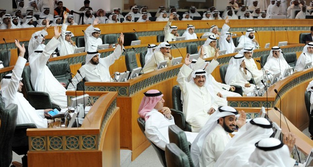 نواب في البرلمان الكويتي طالبوا خلال الأيام الماضية بطرد السفير على خلفية الأزمة المتصاعدة