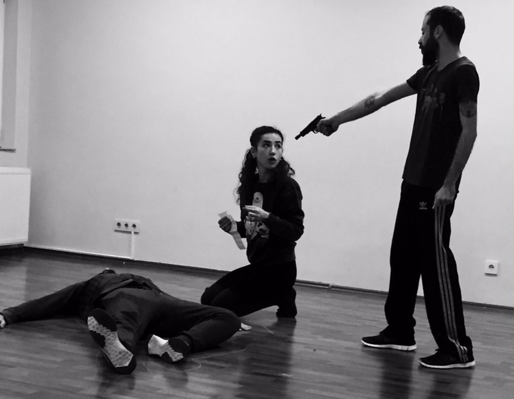 A scene from the rehearsals.