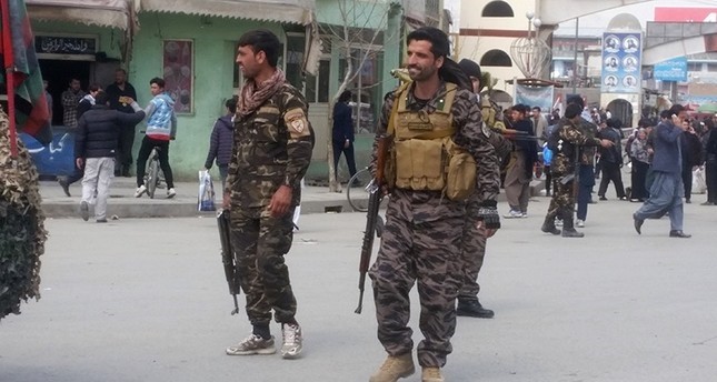 عناصر من قوات الأمن في كابل قرب موقع التفجير 9 مارس 2018  رويترز
