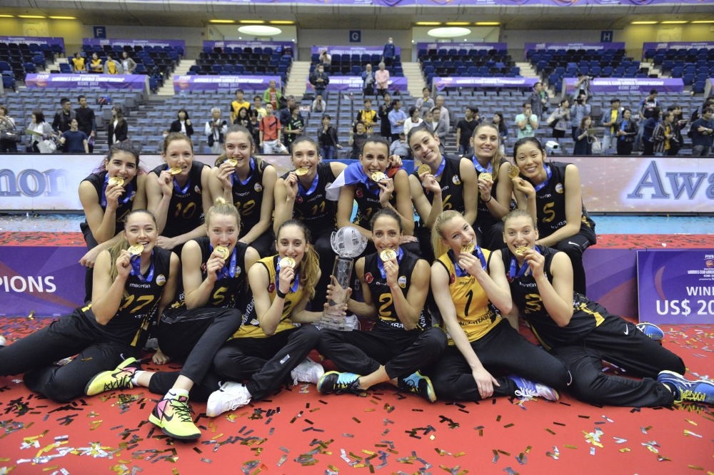 Vaku0131fbanku2019s womenu2019s volleyball team defeated Rexona-Sesc in the final game to obtain the crown.