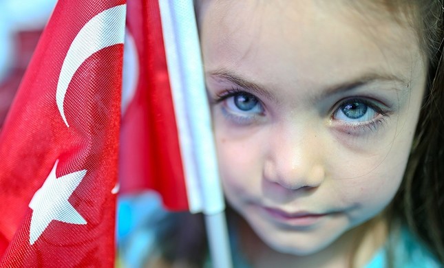 По всей Турции празднуют День национальной независимости и детей