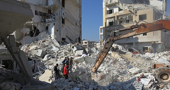 أرشيفية - محاولات لاستخراج عالقين تحت الأنقاض بعد قصف جوي للنظام السوري على إدلب رويترز