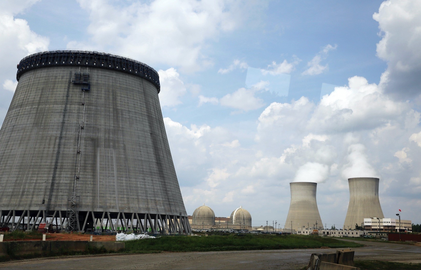 A new cooling tower for a nuclear power plant reactor thatu2019s under construction stands near the two operating reactors at Plant Vogtle power plant in Waynesboro, Ga., operated by Westinghouse Electric Co., U.S. nuclear unit of Japanu2019s Toshiba Corp.