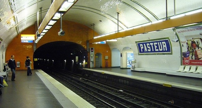 الاعتداء بسائل حمضي على شخص في مترو باريس