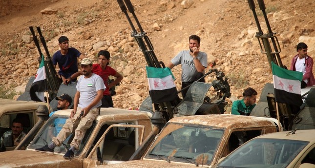 من قوات المعارضة ضد نظام الأسد في جنوب سوريا الفرنسية