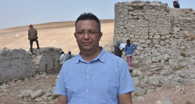 رئيس قسم الآثار في جامعة دجلة أيتاج جوشكون قائد فريق البحث