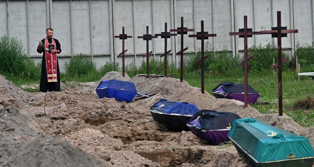 أوكرانيا تدفن ضحايا الحرب الفرنسية