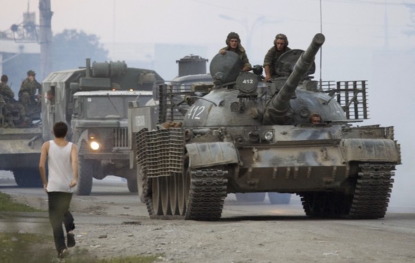 Russian tanks on patrol during Moscow’s attempt to occupy Georgian territories, South Ossetia, Aug. 17, 2008. (Reuters Photo)