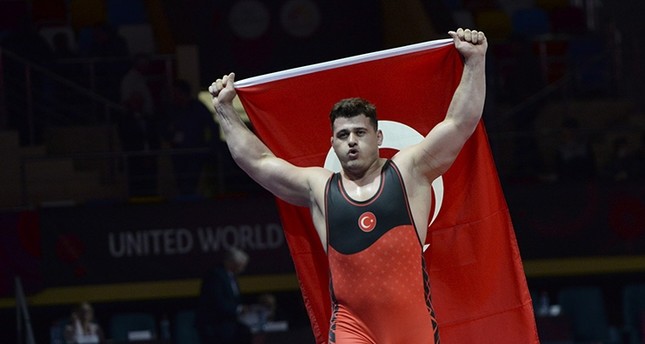التركي رضا قايا ألب يفوز بذهبية بطولة أوروبا للمصارعة الرومانية