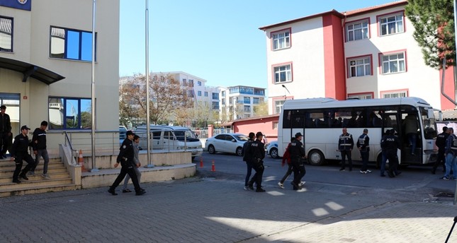 المهاجرين غير النظاميين في مركز الشرطة İHA