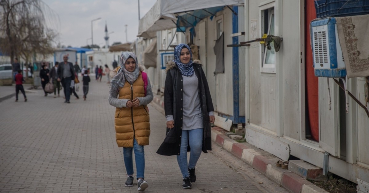 Syrian refugees Duha Sahaf (right) and her sister Sajaa Younis (left) have been admitted to Siirt University and will complete their studies (AA Photo)