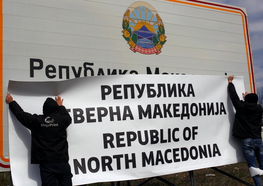 North Macedonia puts up new name on border with Greece ...