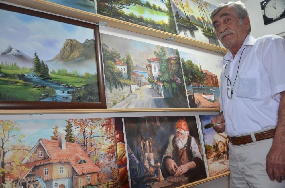 Pensioner Mithat Altay wants to honor his hero Bob Ross by holding an exhibition of his paintings. 