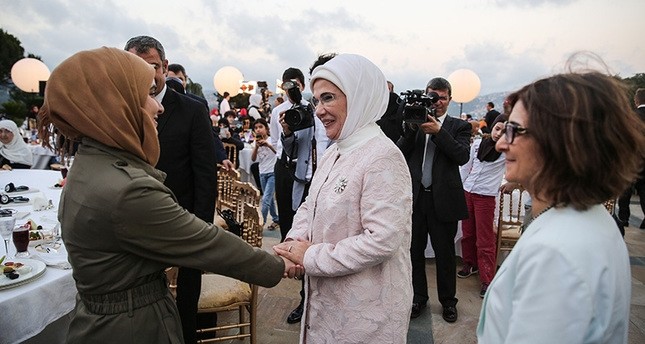 أمينة أردوغان تلتقي سيدات سوريات على مائدة الإفطار الرمضانية