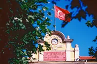 u201cSchool Square Galatasarayu201d aims to gaze into the past from the vantage point of the present through artworks by 10 artists and groups that relate to the location, function, history and space of Galatasaray High School