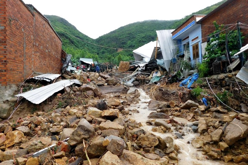 Damaged houses and debris are seen following flash floods and landslides in the Phuoc Dong commune of central Vietnam's Khanh Hoa province on November 18, 2018.(AFP Photo)