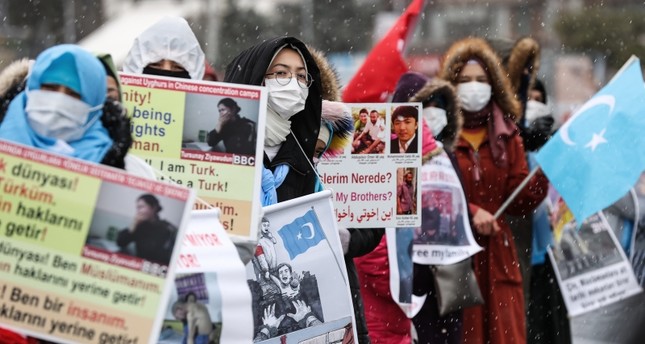 وقفة احتجاجية للأتراك الأويغور أمام سفارة الصين في أنقرة ضد قمع الصين لهم، 16 فيفري 2021 الأناضول