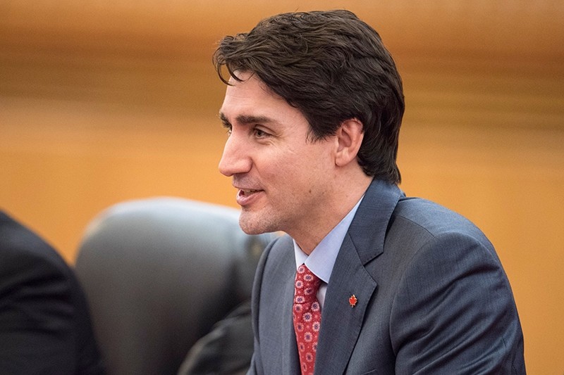 Canada's Prime Minister Justin Trudeau speaks to China's Premier Li Keqiang during a meeting at the Great Hall of the People in Beijing (AFP Photo)