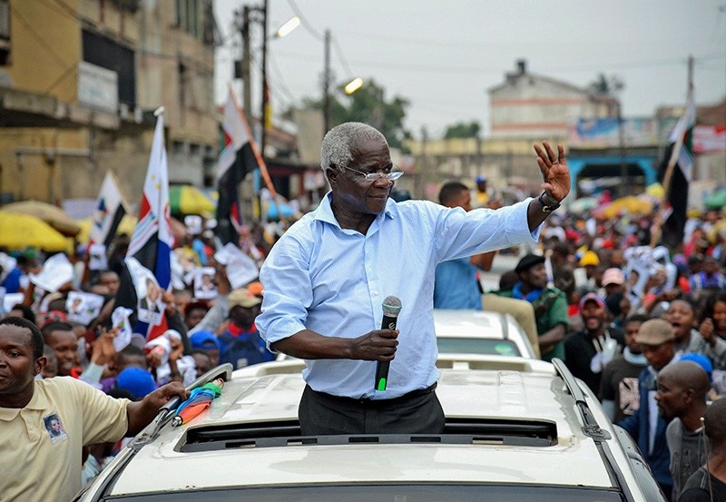 President of Renamo, the Mozambique opposition political party, Afonso Dhlakama (C) during a campaign rally for general elections in Maputo, Mozambique, Oct. 11, 2014. (EPA Photo)