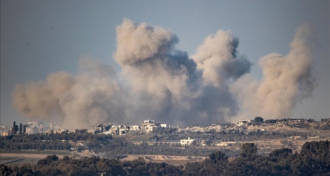 دخان يتصاعد بعد قصف إسرائيلي على قطاع غزة صورة: الأناضول