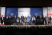 President Recep Tayyip Erdou011fan and first lady Emine Erdou011fan pose with participants and organizers at the summit.
