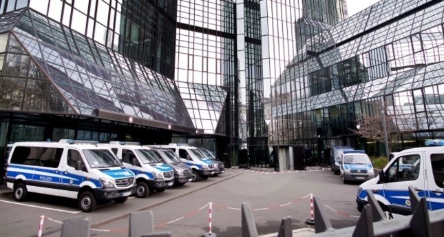 الشرطة الألمانية تفتش مكاتب أعضاء مجلس إدارة دويتشه بنك