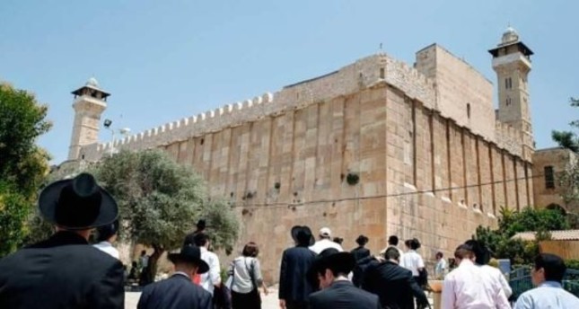 إسرائيل تمنع فلسطينيين من الاحتفال بذكرى المولد النبوي في المسجد الإبراهيمي