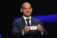 Former Galatasaray scorer Wesley Sneijder shows the name of the Lions during the UEFA Champions League group stage draw at the Grimaldi Forum, in Monaco, Thursday, Aug. 29, 2019. (AP Photo)