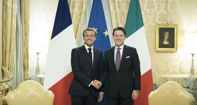 الرئيس الفرنسي إيمانويل ماكرون مع رئيس الوزراء الإيطالي جوزيبي كونتي الأناضول