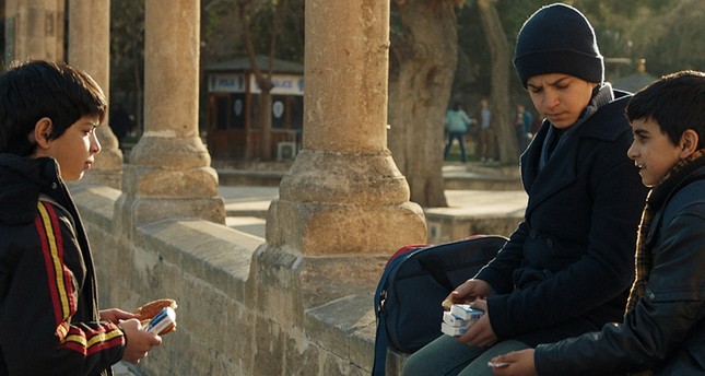 لقطة للأيتام السوريين من فيلم لا تتركني