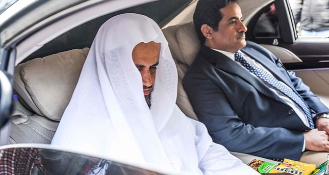 The head of the Saudi investigation into the murder of journalist Jamal Khashoggi, Attorney General Sheikh Saud al-Mojeb (L) leaves the Saudi-Arabian consulate by car in Istanbul on Oct. 30, 2018. (AFP Photo)
