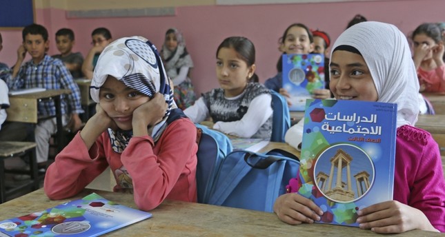تركيا.. عدد طلاب المدارس من اللاجئين السوريين يتجاوز 450 ألفاً
