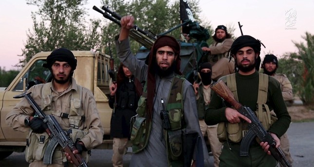 مقاتلون من تنظيم داعش الإرهابي من الأرشيف