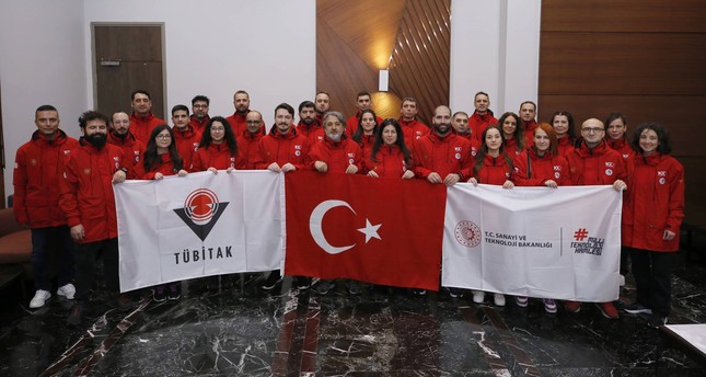 فريق الرحلة العلمية التركية الوطنية الثامنة قبل مغادرته إلى القارة القطبية الجنوبية أنتاركتيكا من مطار إسطنبول صورة: الأناضول