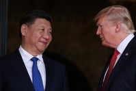 U.S. President Donald Trump (R) welcomes Chinese President Xi Jinping at Mar-a-Lago in Palm Beach, Florida, April 7, 2017.