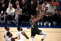 Bucks forward Giannis shoots over three Knicks defenders in the first half in New York, Dec. 21, 2019. (EPA Photo)