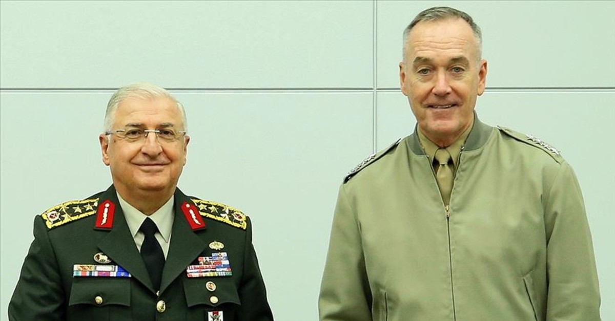 General Yau015far Gu00fcler (Left) with U.S. Counterpart Joseph Dunford (AA Photo)